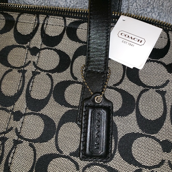 New COACH Signature Satchel/Crossbody - Picture 4 of 8